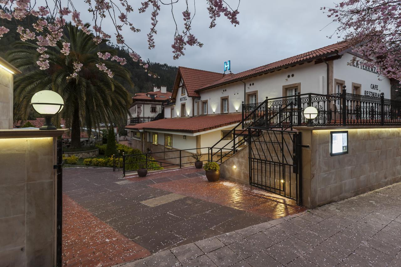 Hotel La Terraza De Puente Viesgo Buitenkant foto