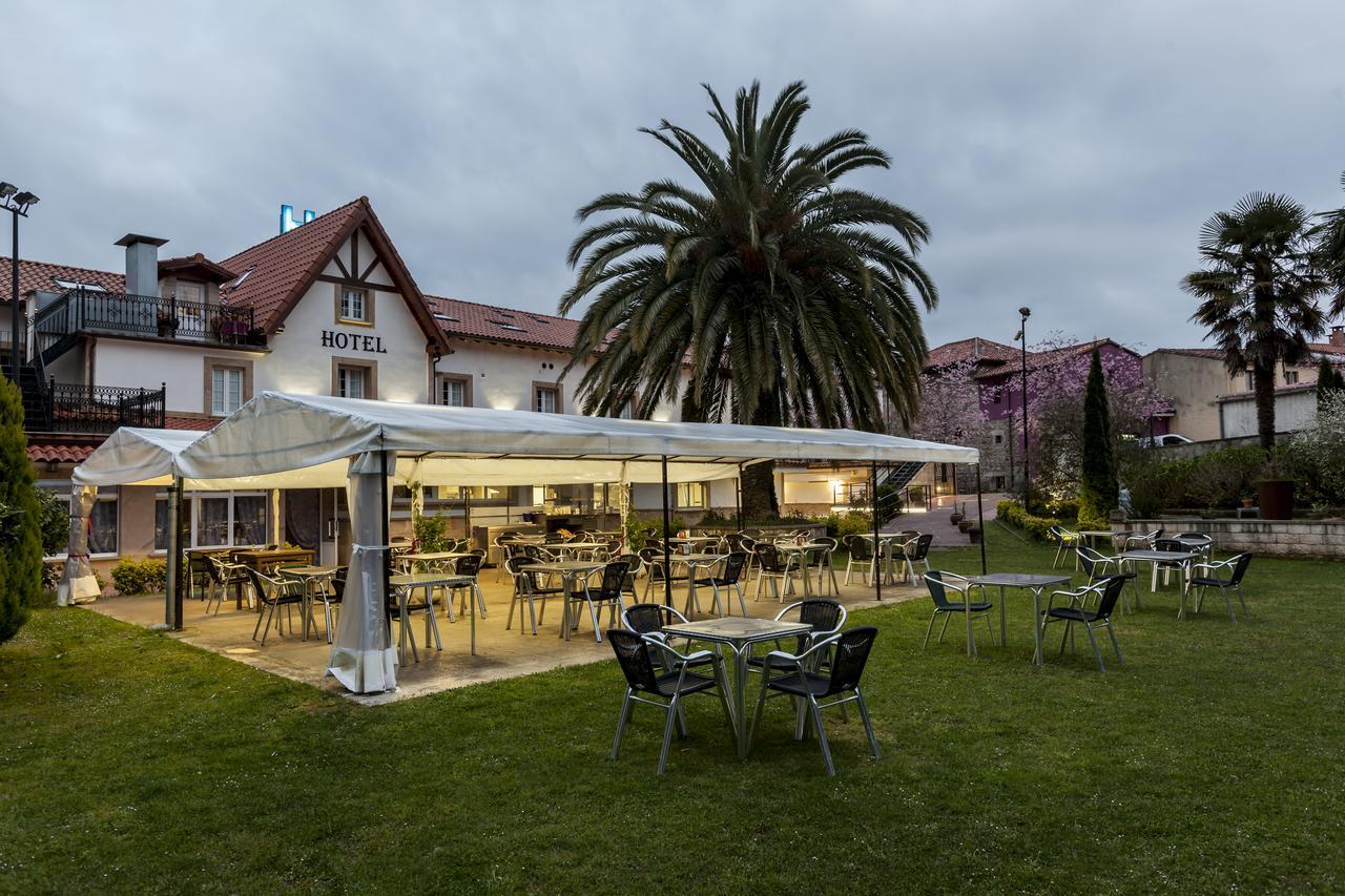 Hotel La Terraza De Puente Viesgo Buitenkant foto